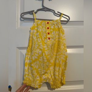 Carter’’s | yellow bubble romper | 6 Months